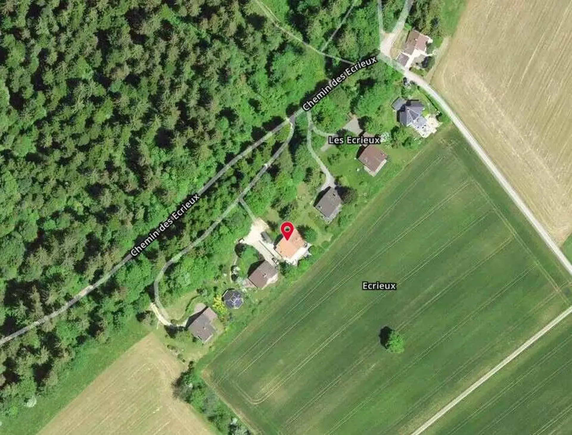 *Villa individuelle avec jardin et forêt*