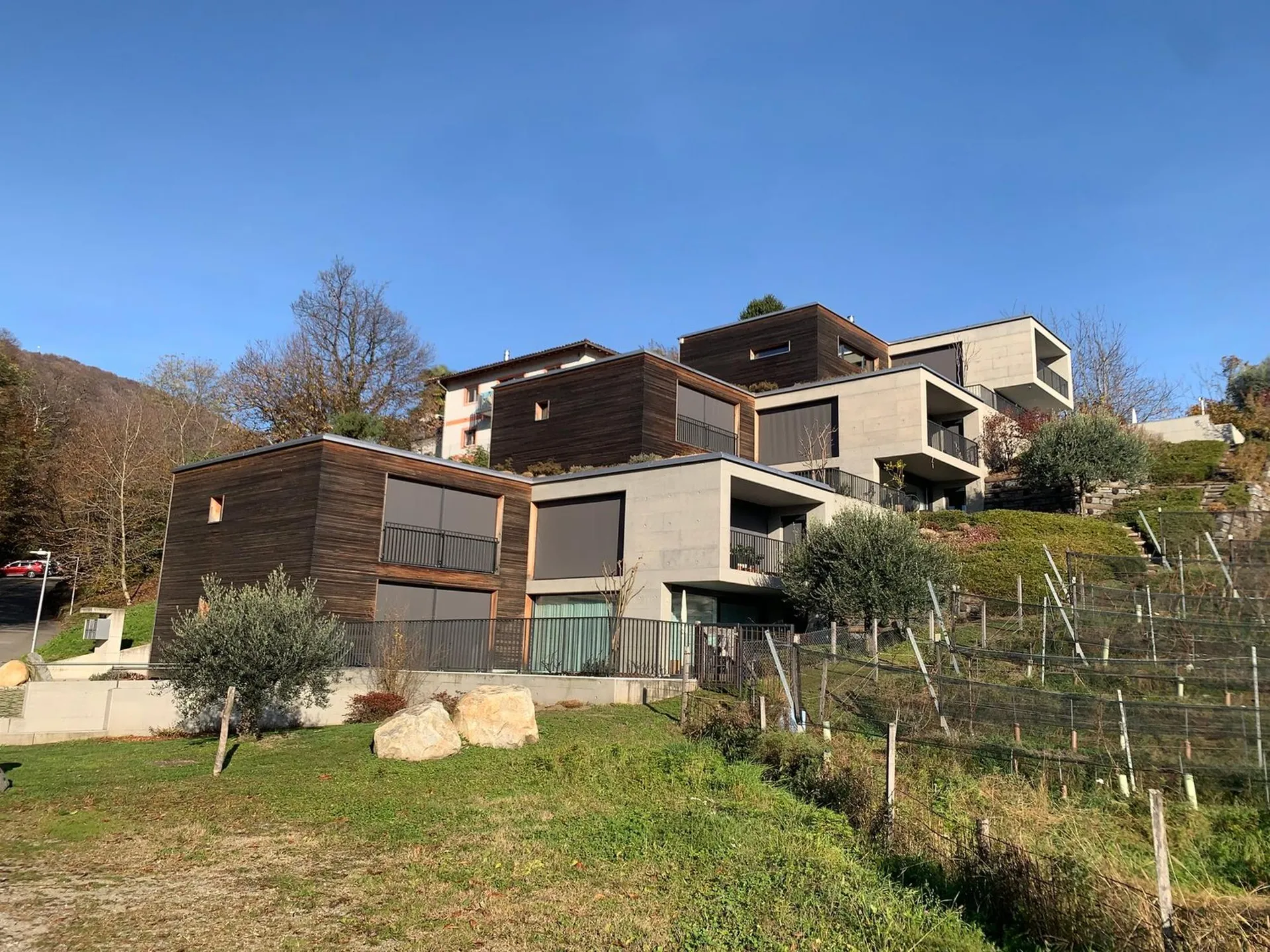 Eleganza, spazio e natura – 4.5 locali con vista vigneti e lago