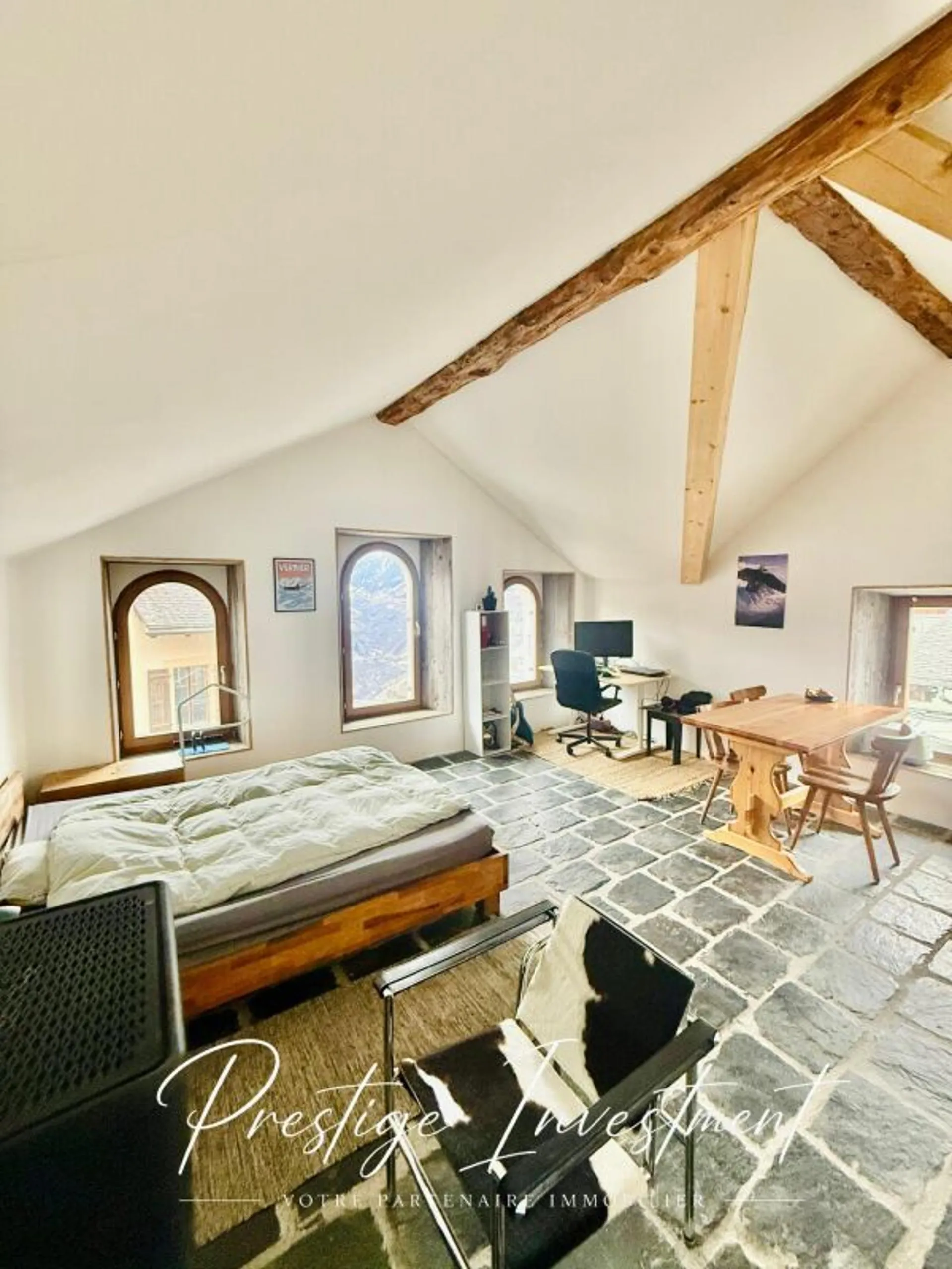 CHARMANT STUDIO DE RENDEMENT - 52 M2, MASE ! ( MONT-NOBLE )
