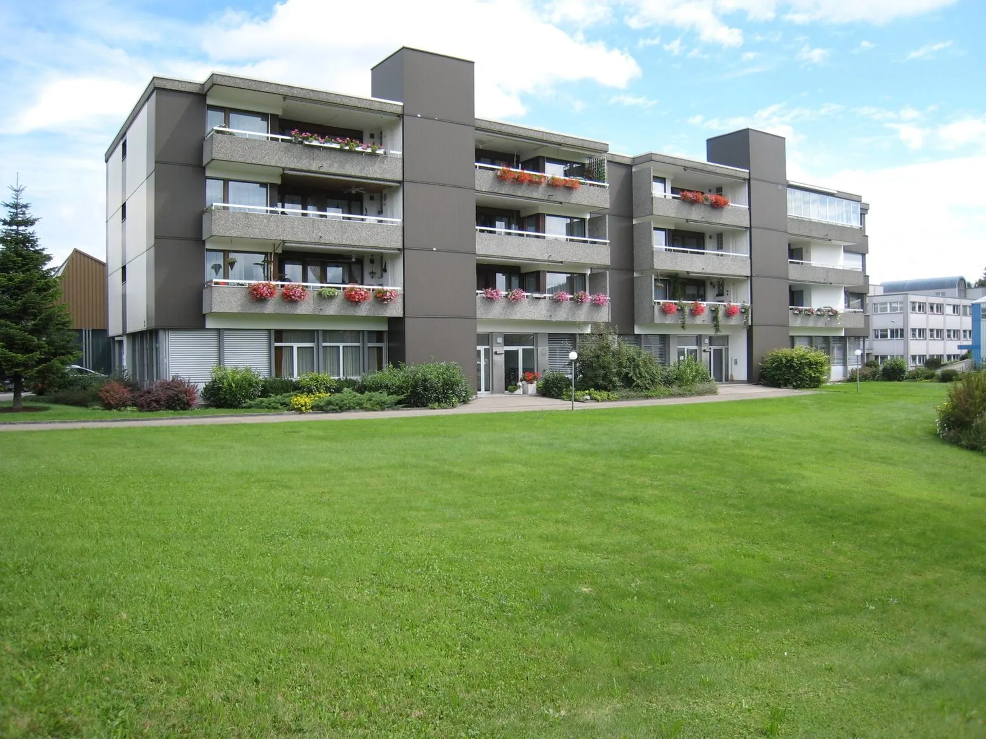 Sonnige und ruhige 5.5 Zimmerwohnung
