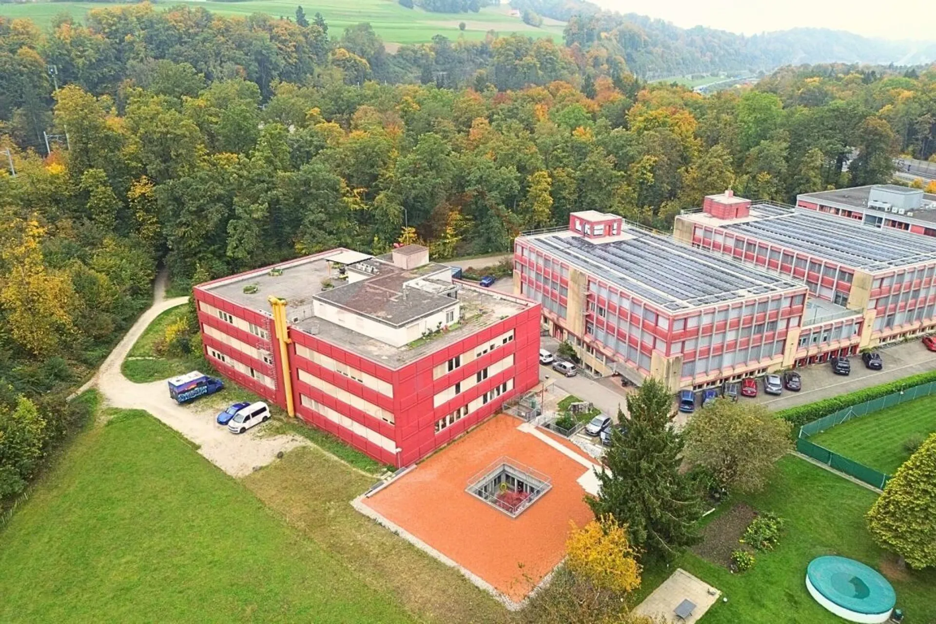 Wohnen und Arbeiten vereint - Atriumgebäude mit 220 m² Wohn- und 270 m² Gewerbefläche in Thörishaus
