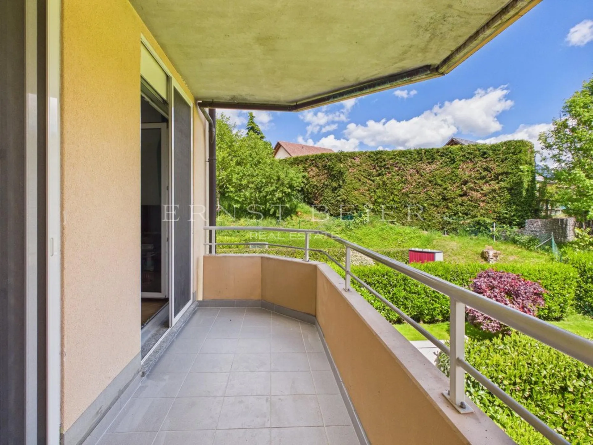 Magnifique triplex avec jardin privatif, environnement calme et verdoyant