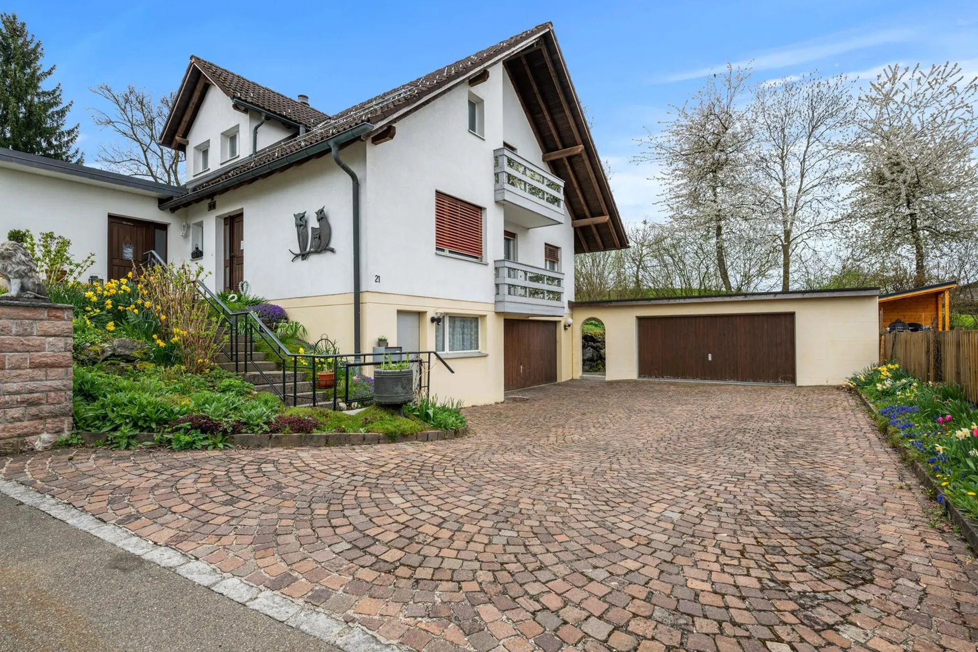 Exklusives und äusserst grosszügiges 8½-Zimmer-Einfamilienhaus mit Einliegerwohnung
