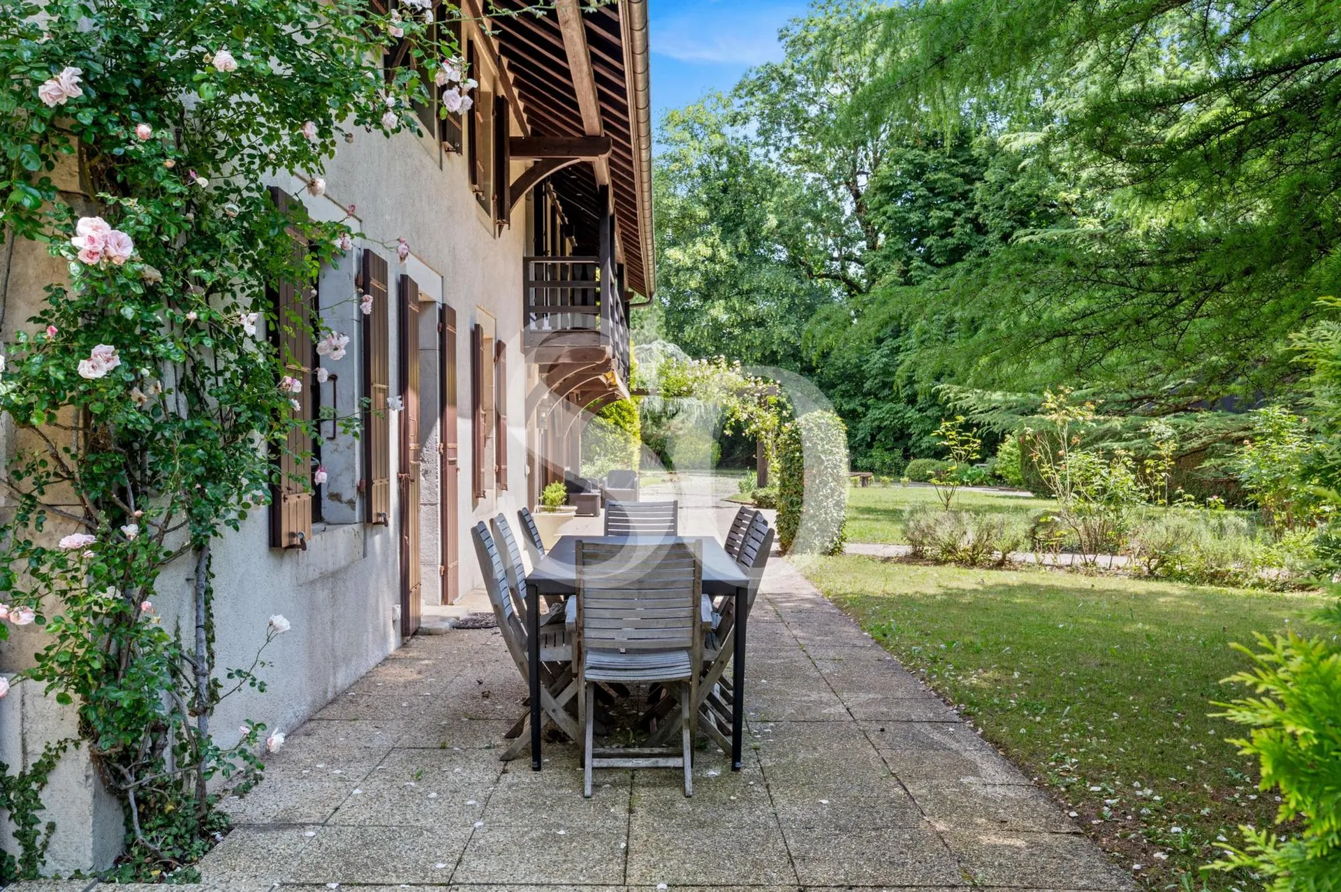 Co-Exclusivité: Belle Villa de Caractère Située à Gingins