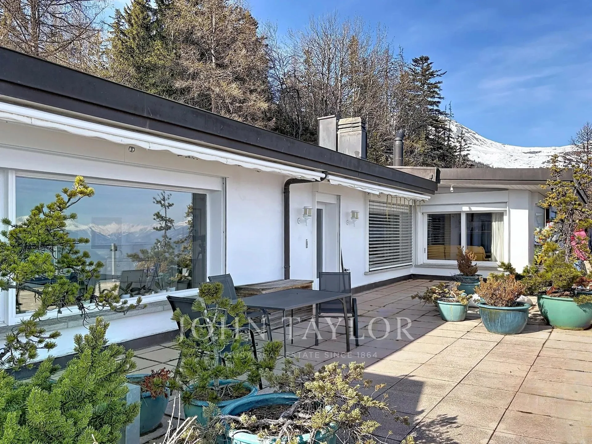 Penthouse unique avec magnifique vue, à 5 minutes de Crans-Montana
