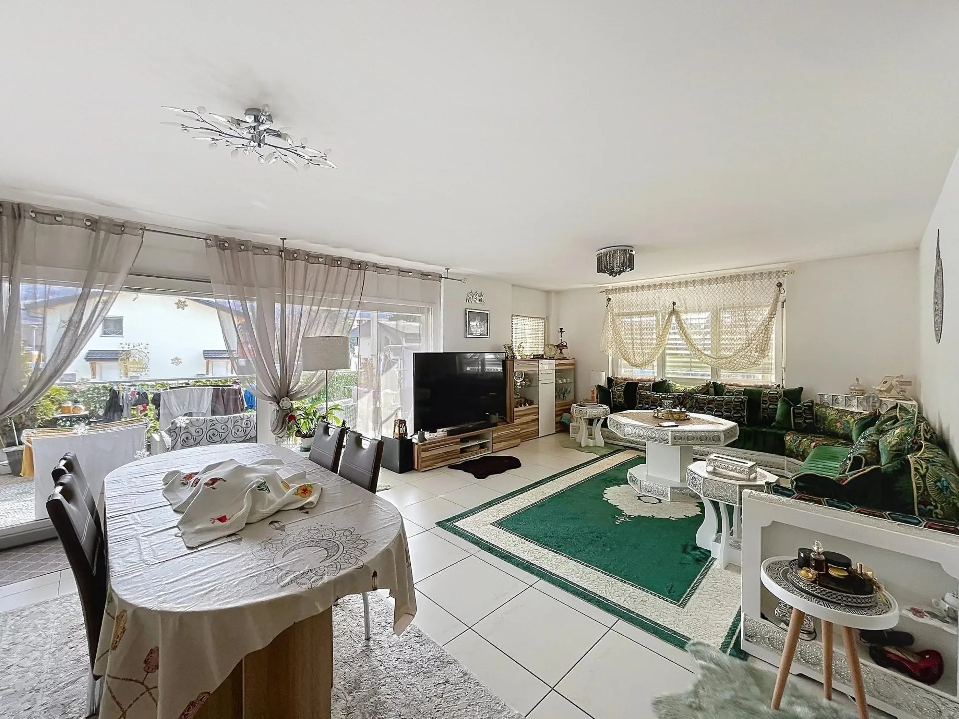 Spacieux 4.5 pièces avec grande terrasse et vue dégagée à Conthey