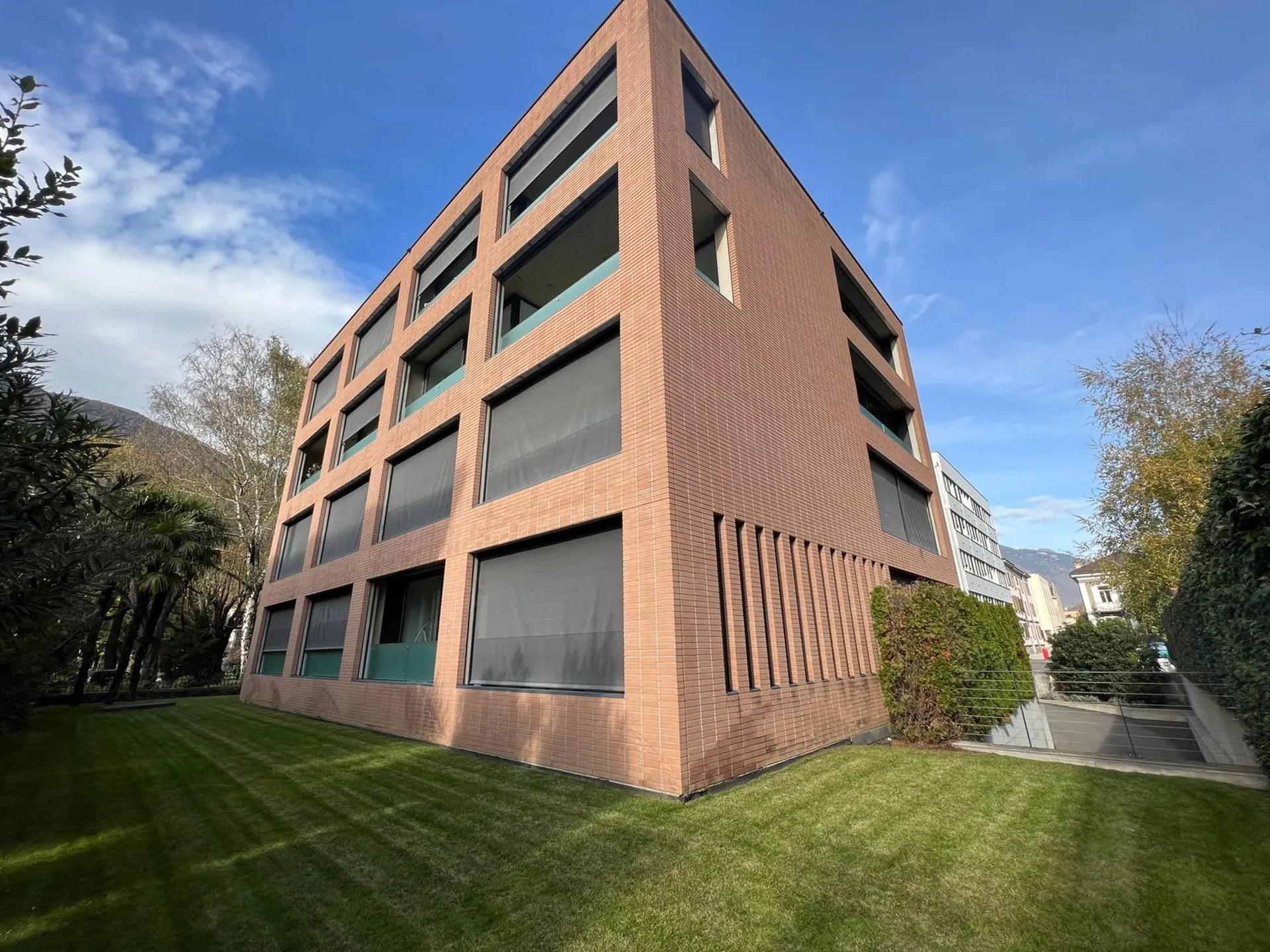 AFFITTASI SPLENDIDO DUPLEX DI 4.5 LOCALI - BELLINZONA CENTRO