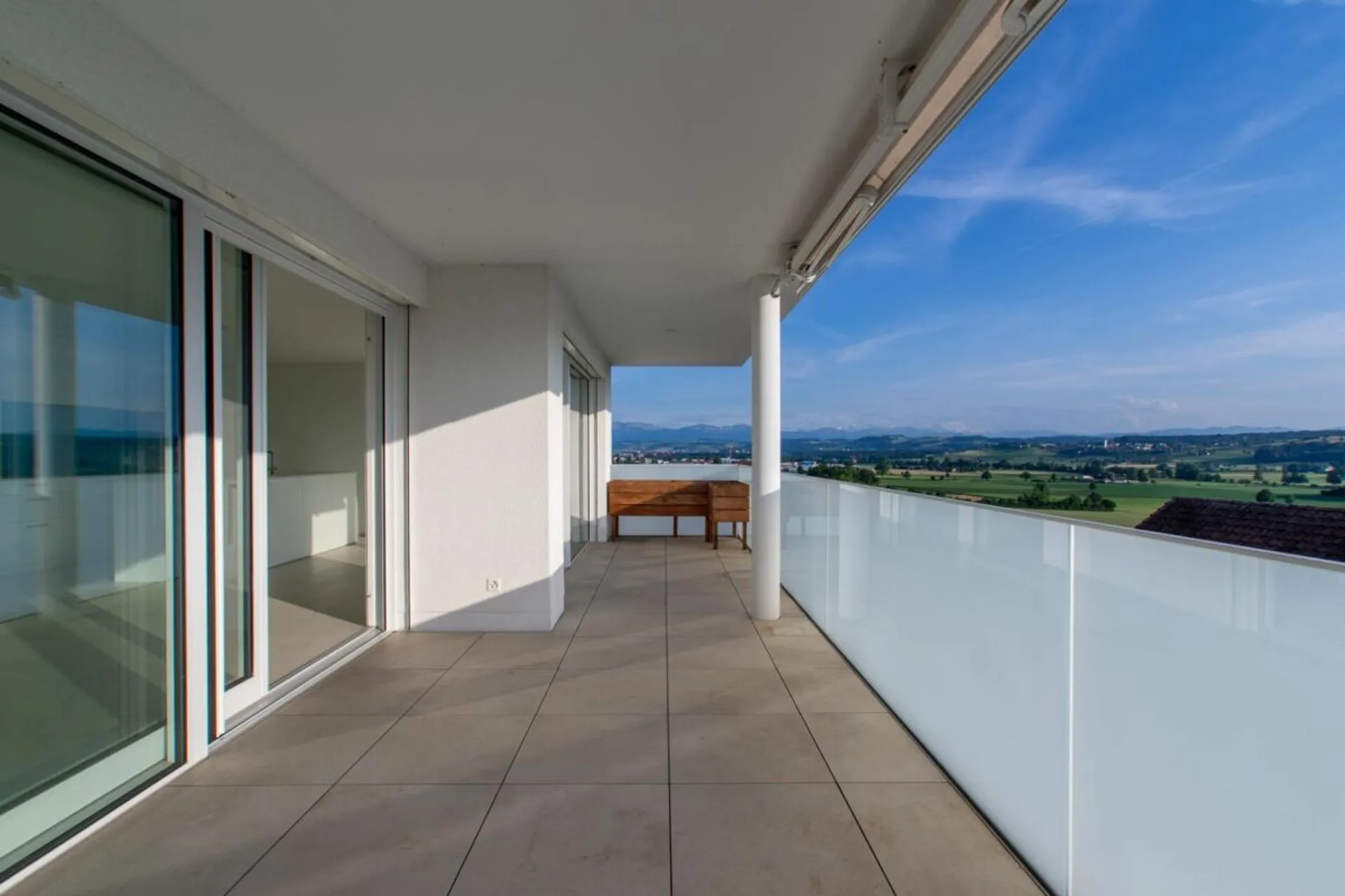 Wunderschöne und grosse 4.5-Zimmerwohnung mit herrlichem Panoramablick und vielen Extras