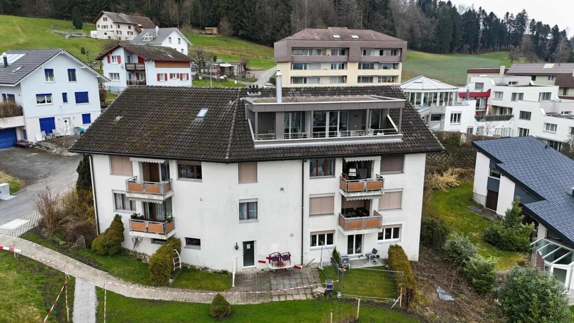 Schmucke 2,5 Zi mit Privatsitzplatz