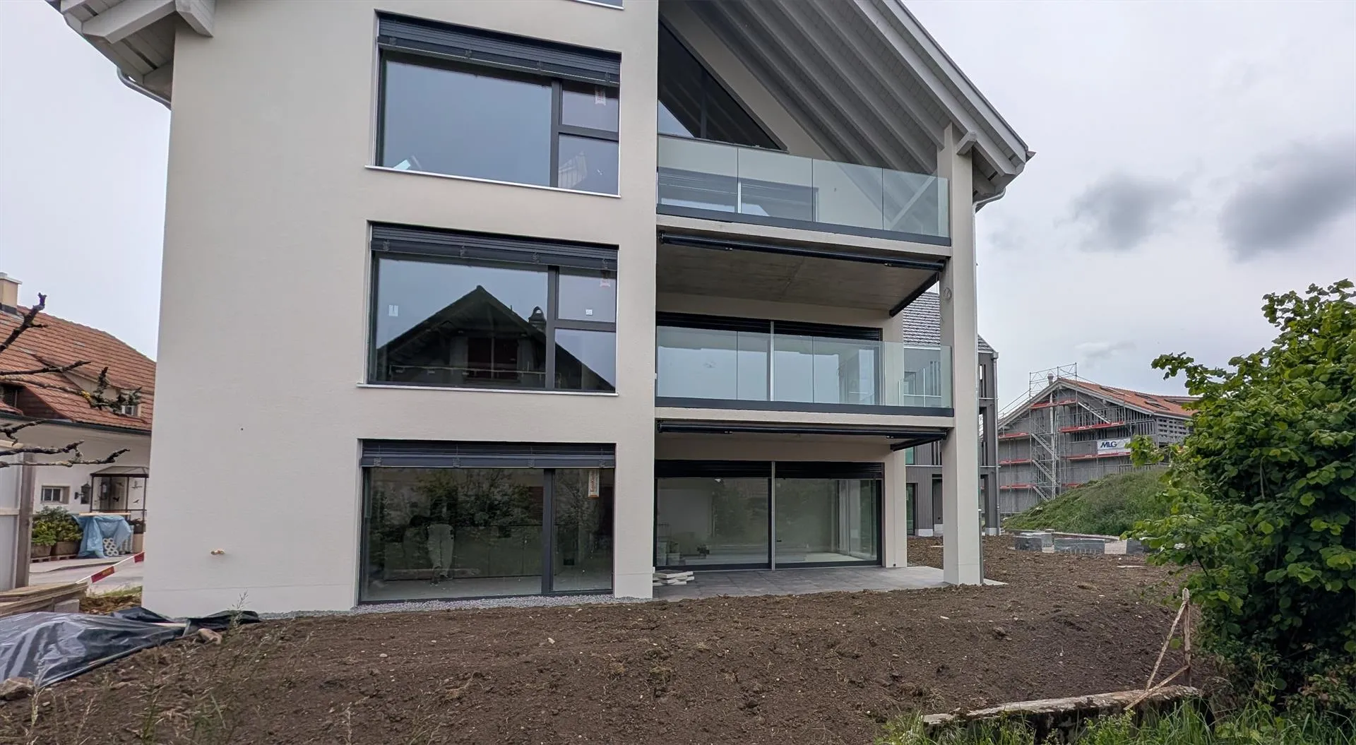 4.5 Zimmer - Suite mit Bad - Lift! Jetzt Besichtigung vereinbaren!