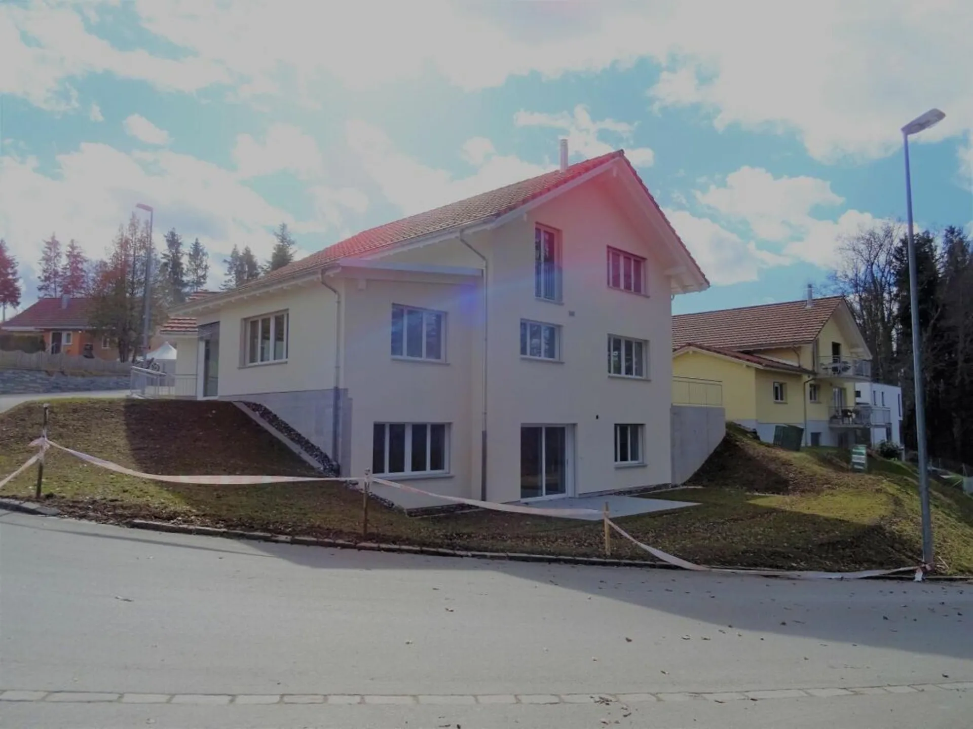 Zu vermieten per 1.9.2026; 3.5 Zi.-Whg. in 2 Fam.-Haus in Lütisburg