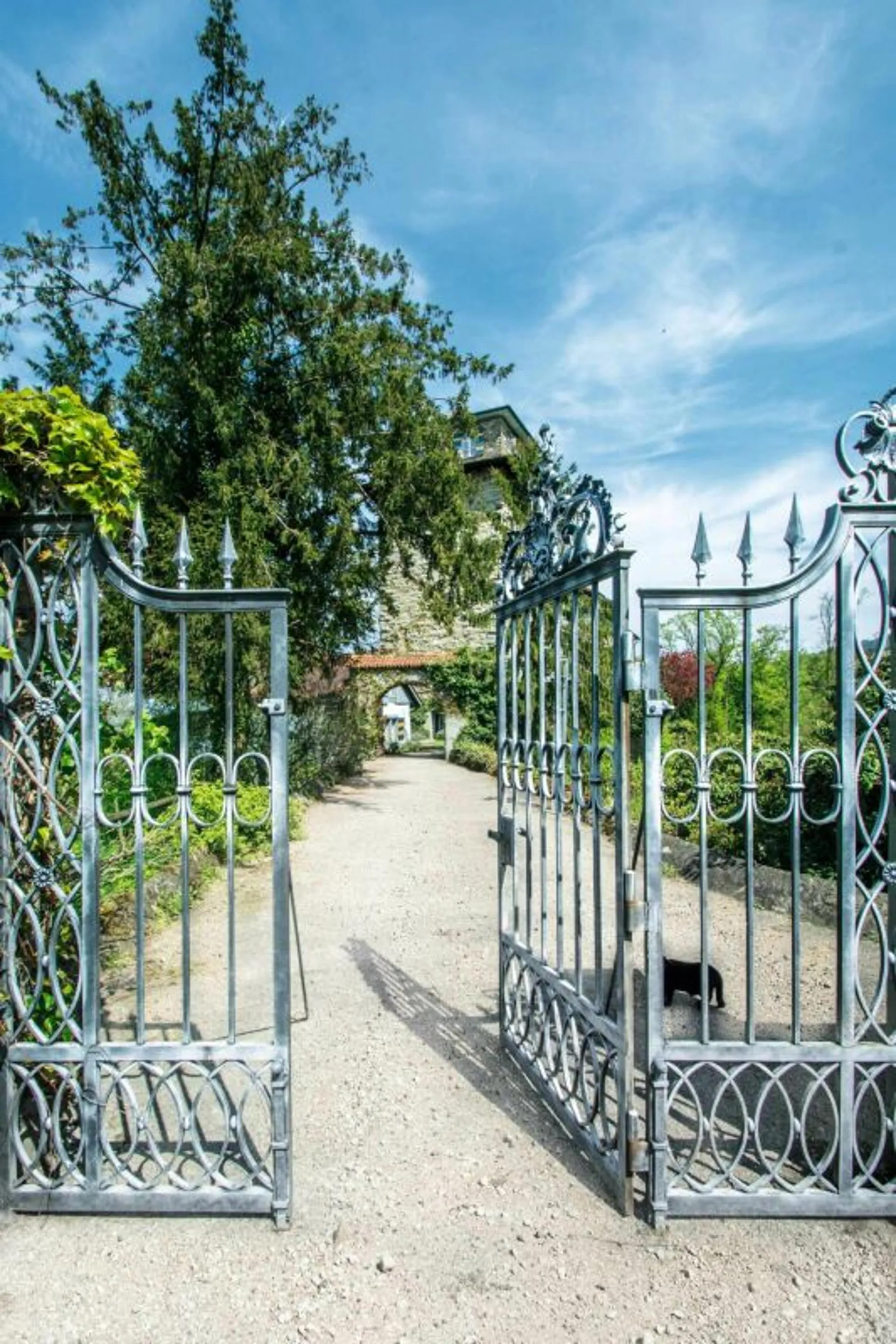 Einzigartiges Wohnen in historischem Gebäude (Schloss Sulzberg) an idyllischer Lage