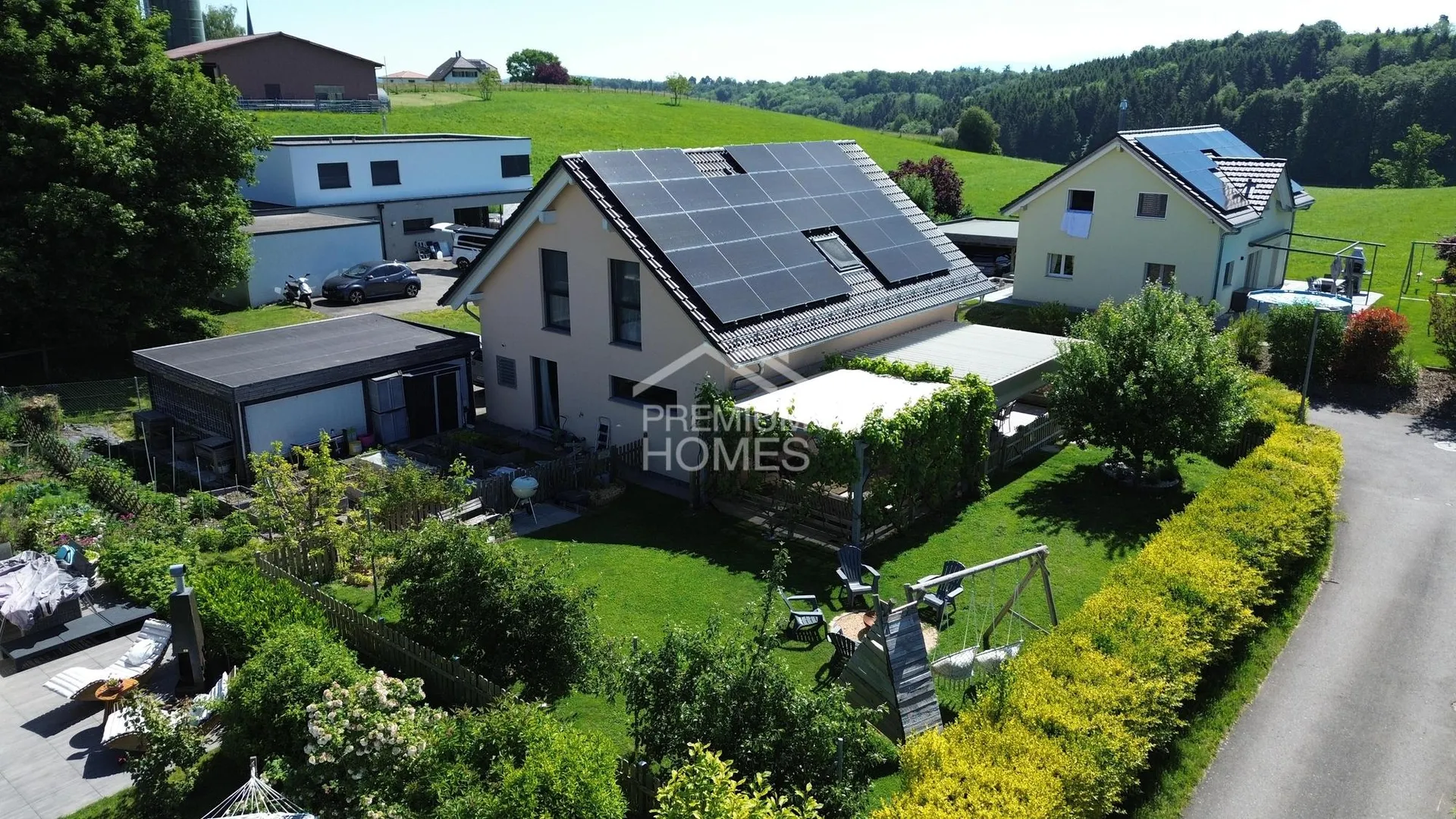 Villa familiale moderne avec grand jardin