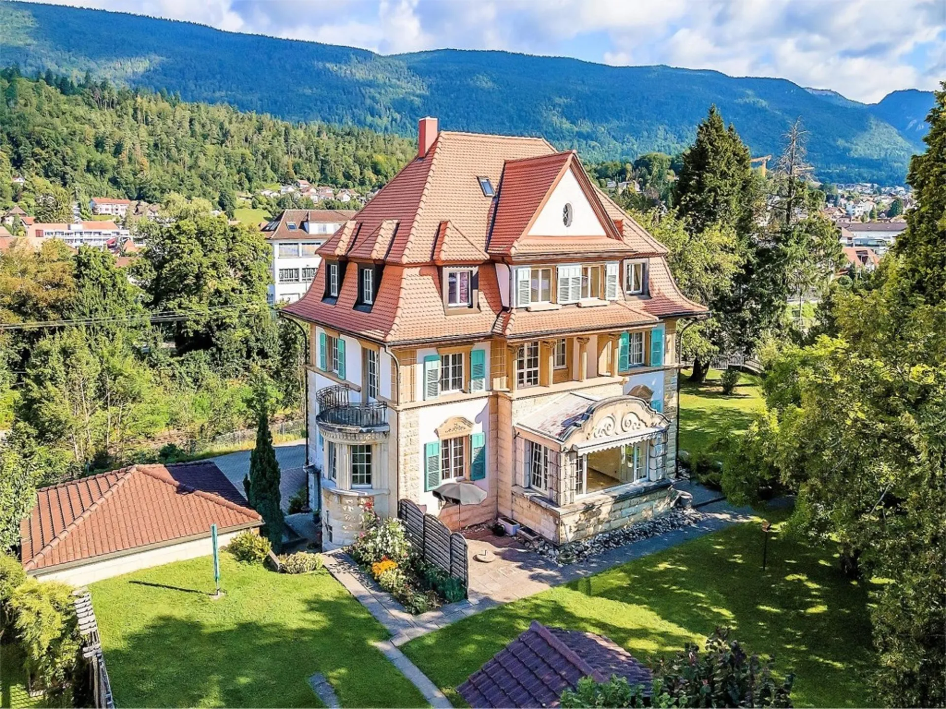 Zu vermieten: Traumhafte Parterre-Wohnung mit grossem Garten