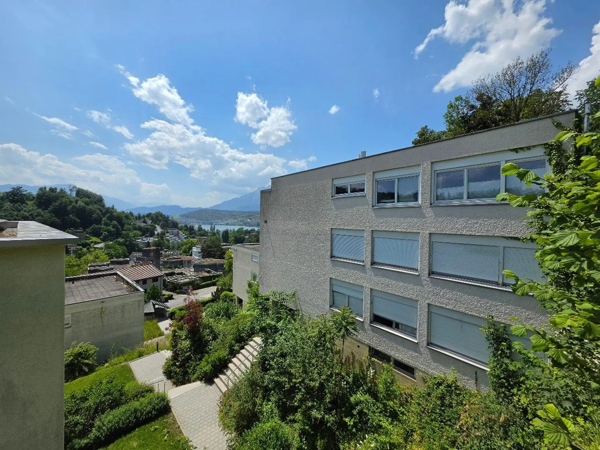 Helle 3.5-Zimmer-Wohnung mit Balkon und Aussicht in Luzern