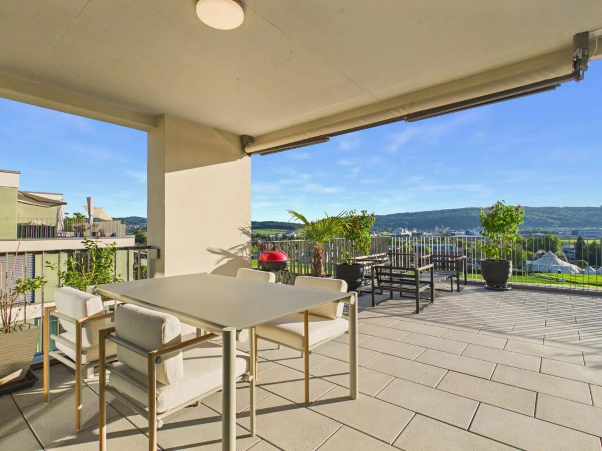 ATTIKAWOHNUNG MIT PANORAMA-TERRASSE, SMART HOME & E-MOBILITY