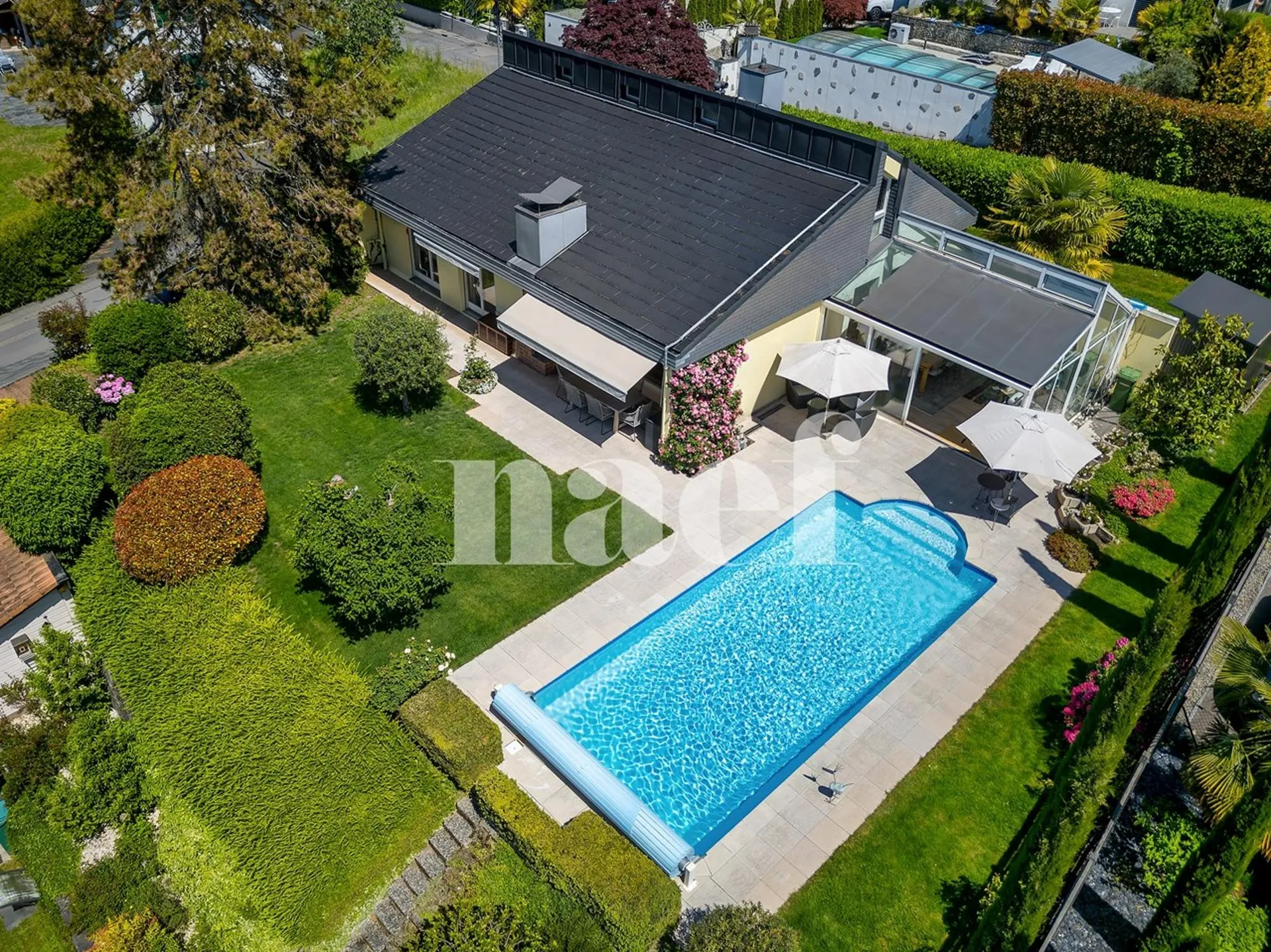 Belle villa individuelle de 7.5 pièces avec piscine extérieure à vendre à Villeneuve