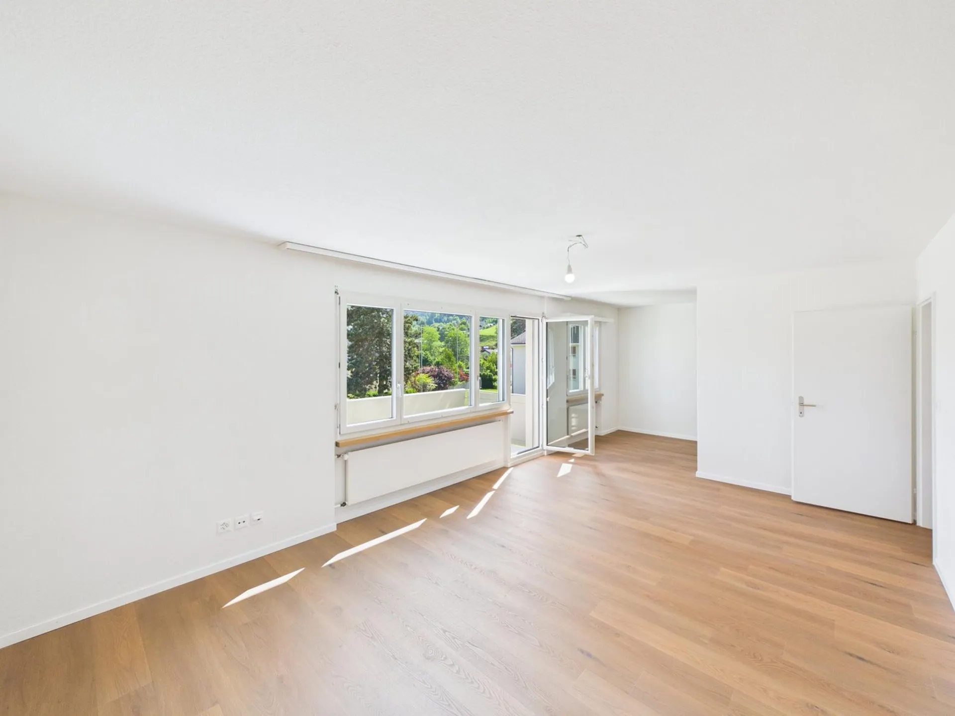 Helle und renovierte 4.5-Zimmerwohnung mit Balkon