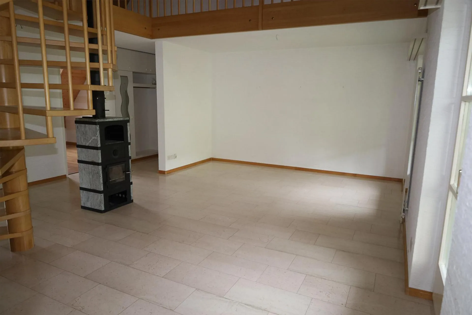 Grosszügige 5.5-Zimmer-Maisonettewohnung an ruhiger Lage mit grossem Balkon