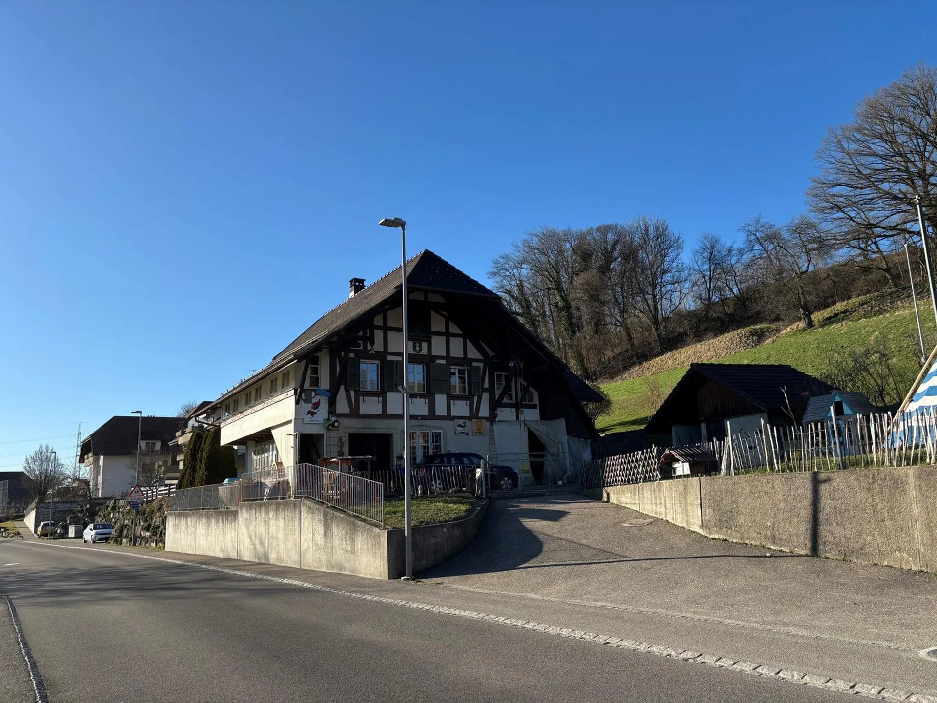 "Alte Schmitte" mit 2 Wohnungen und Baulandreserve