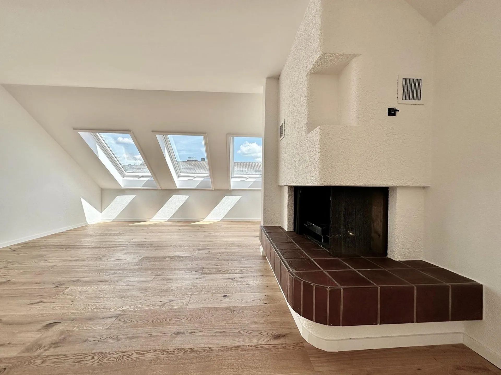 Küngoldingen: frisch sanierte 5.5-Zimmer-Attika-Wohnung mit Weitsicht