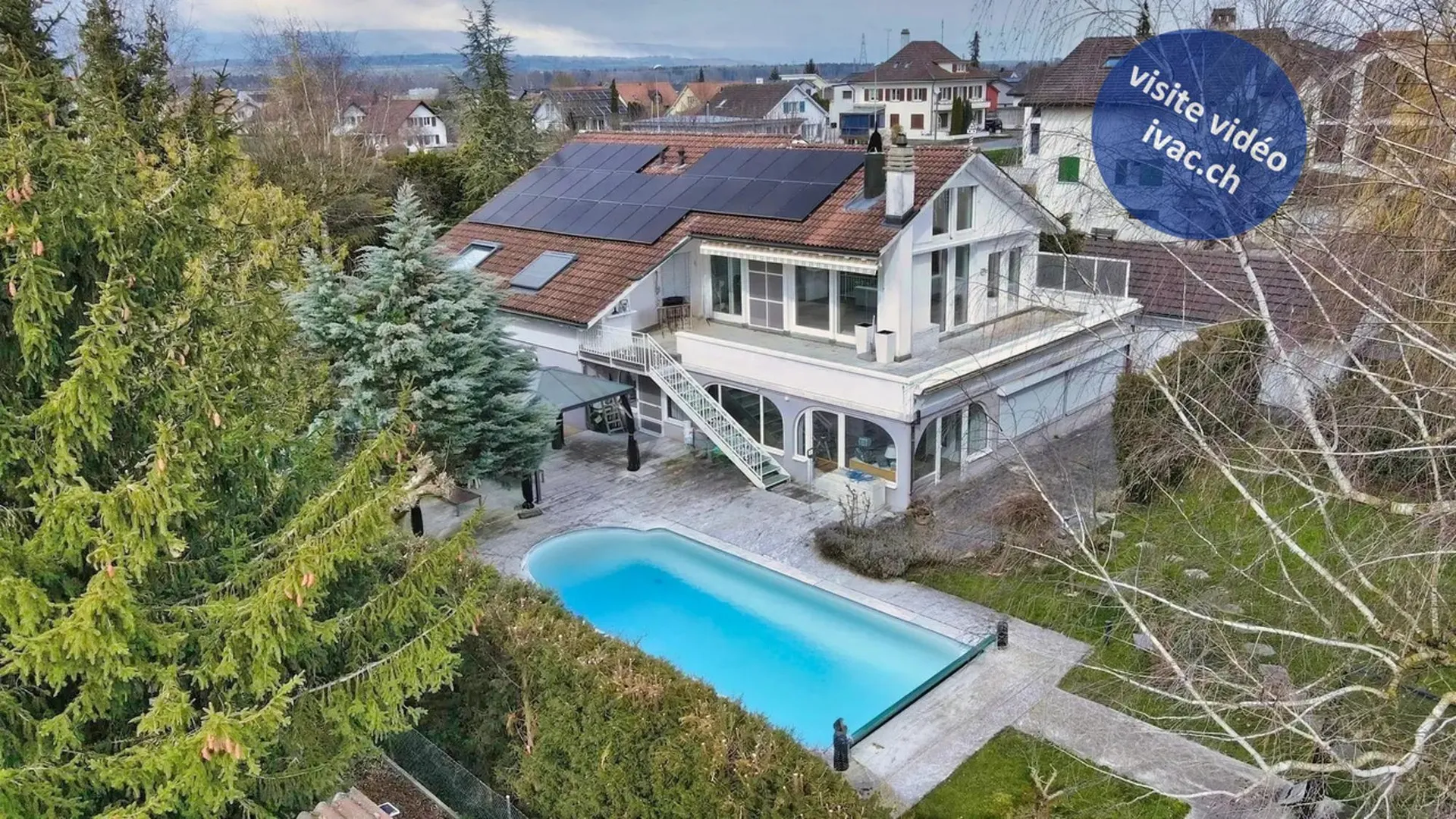 Eigentum mit 8,5 Zimmern und Pool in Sugiez