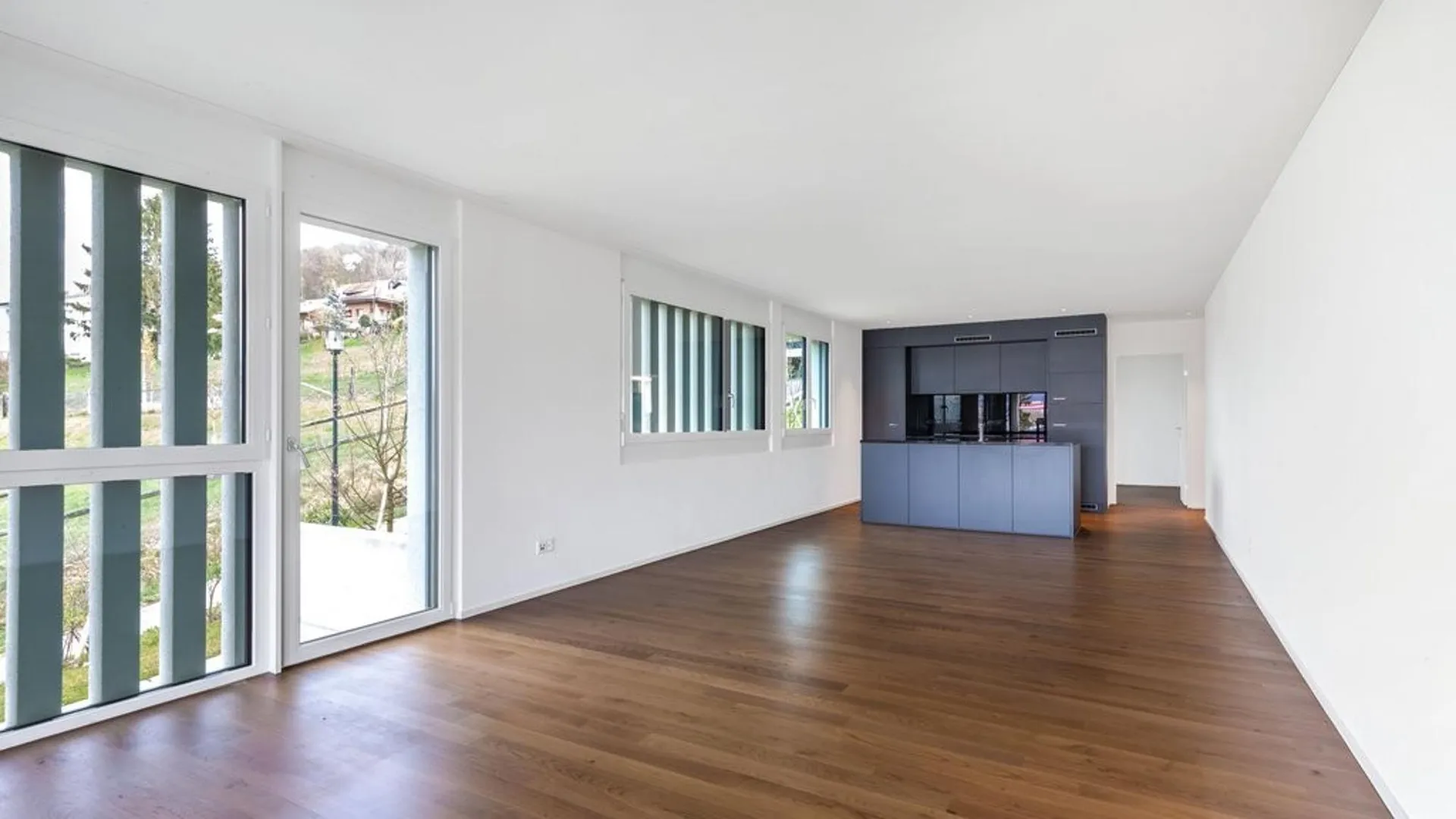 GEMÜTLICHE 2.5 ZIMMER-WOHNUNG IN ANGLIKON