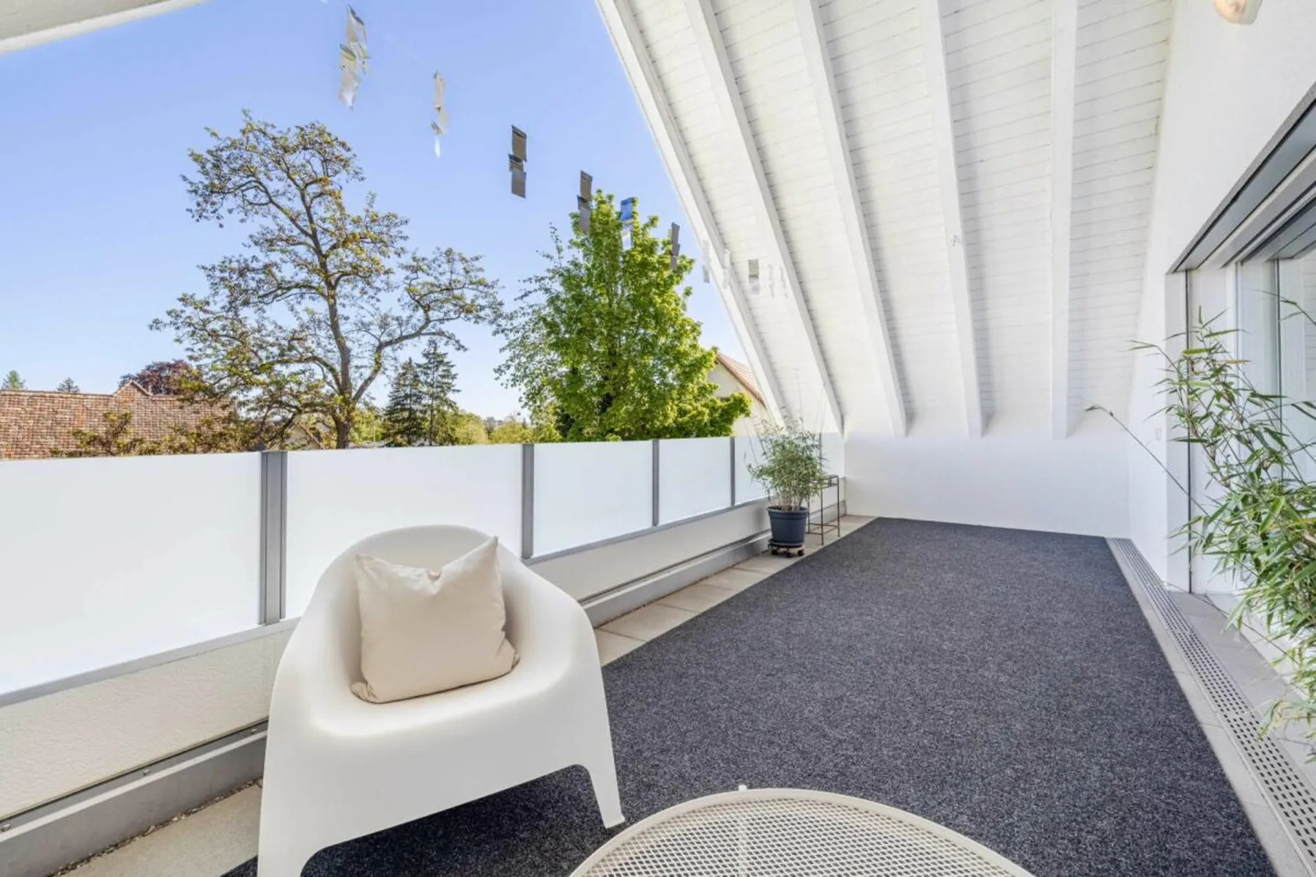 Licht, Weitblick und Wohnkomfort - 3.5-Zimmer-Dachgeschosswohnung in Bottighofen